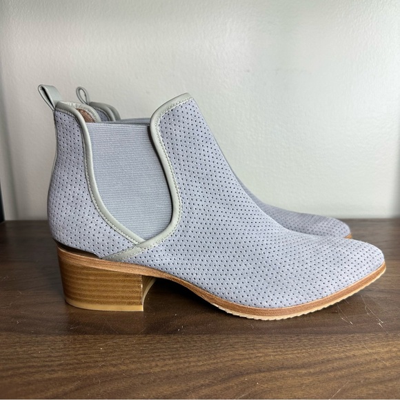 Donald J Pliner Gray Suede Diaz Chelsea Ankle Boots Sz 8.5 - Picture 1 of 7